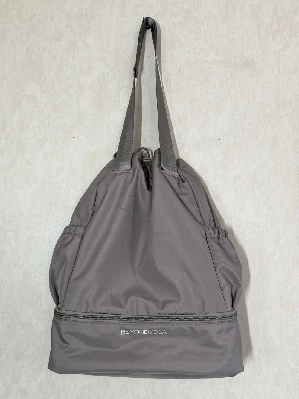 Beyond Yoga Women’s Nylon Convertible Gym Bag Drawstring Cinch Top in Gray